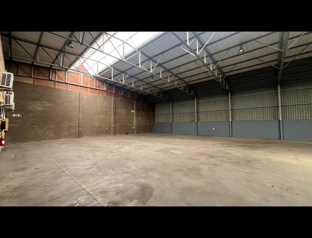 1,092M² WAREHOUSE TO LET IN SPARTAN